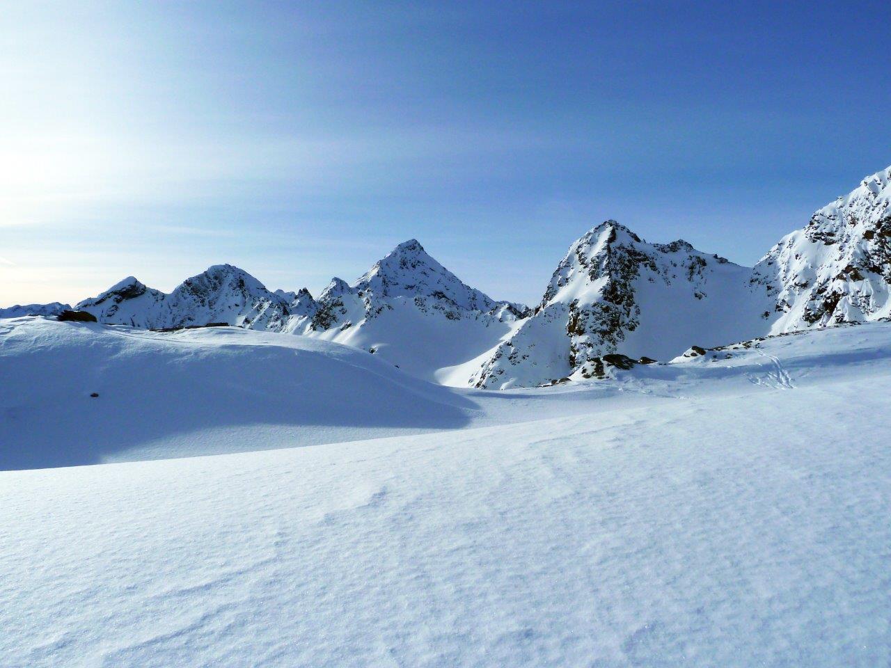 unterhalb-des-gipfels-des-zischgeles-bergsteigerdoerfer-region-sellraintal-ch-schwann