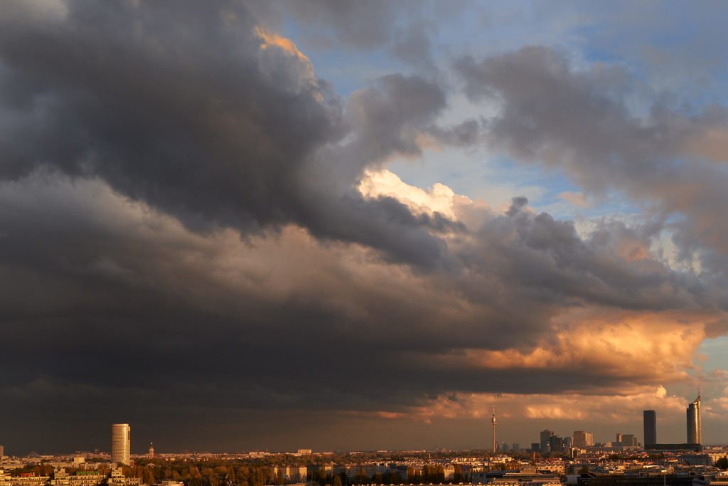 Stormfront Die Siegerbilder des Fotowettbewerbs "Top of Vienna" - Photo+Adventure