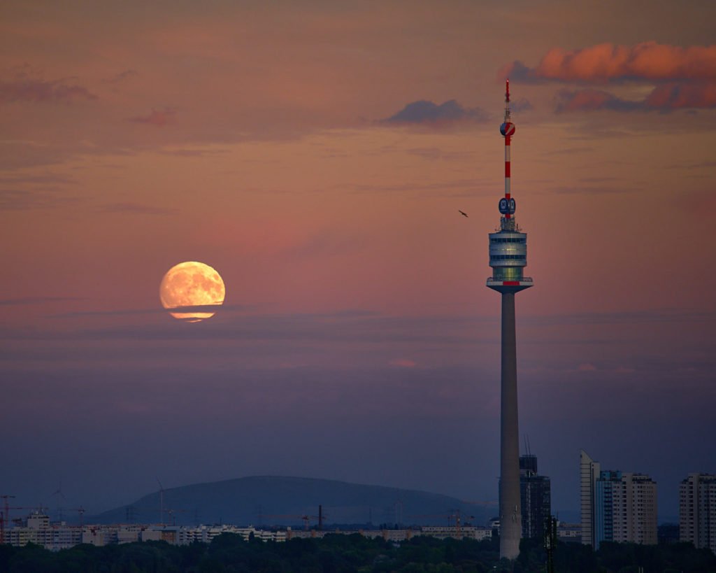Full Moon Rising Die Siegerbilder des Fotowettbewerbs "Top of Vienna" - Photo+Adventure