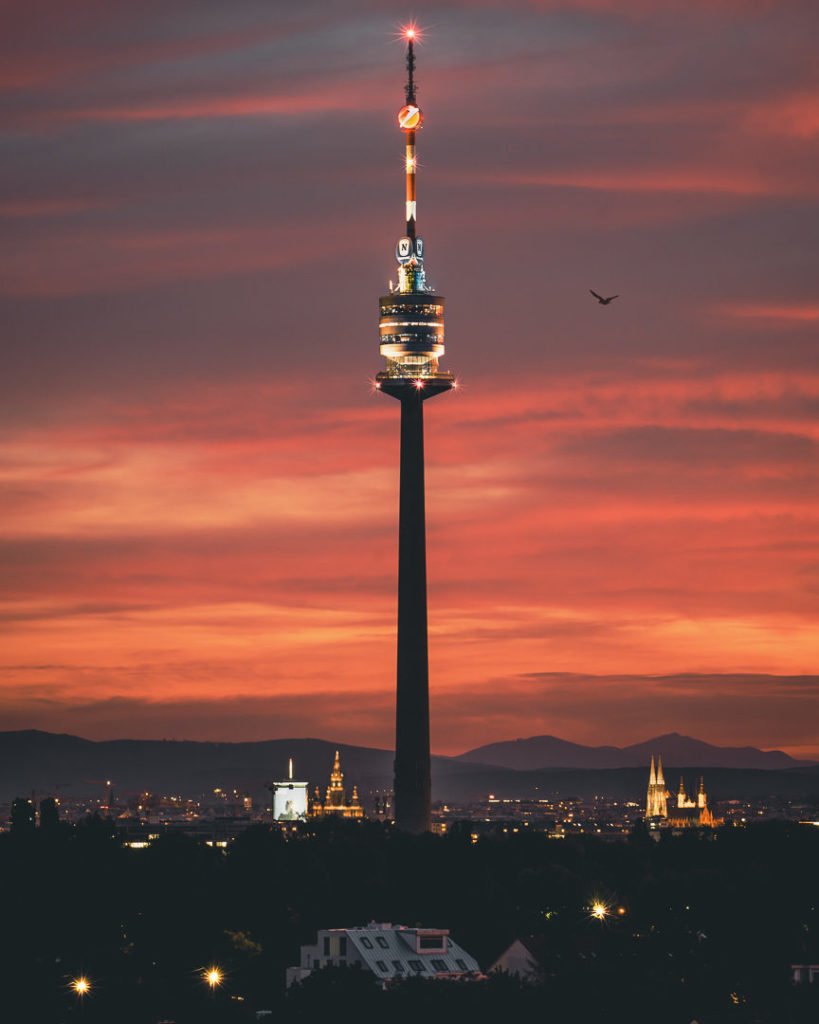 Sonnenuntergang beim Donauturm Die Siegerbilder des Fotowettbewerbs "Top of Vienna" - Photo+Adventure
