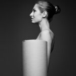 Licht-Struktur-Komposition: Verdeckter Akt − Roland Pum & Nadja Hluchovsky - Photo+Adventure